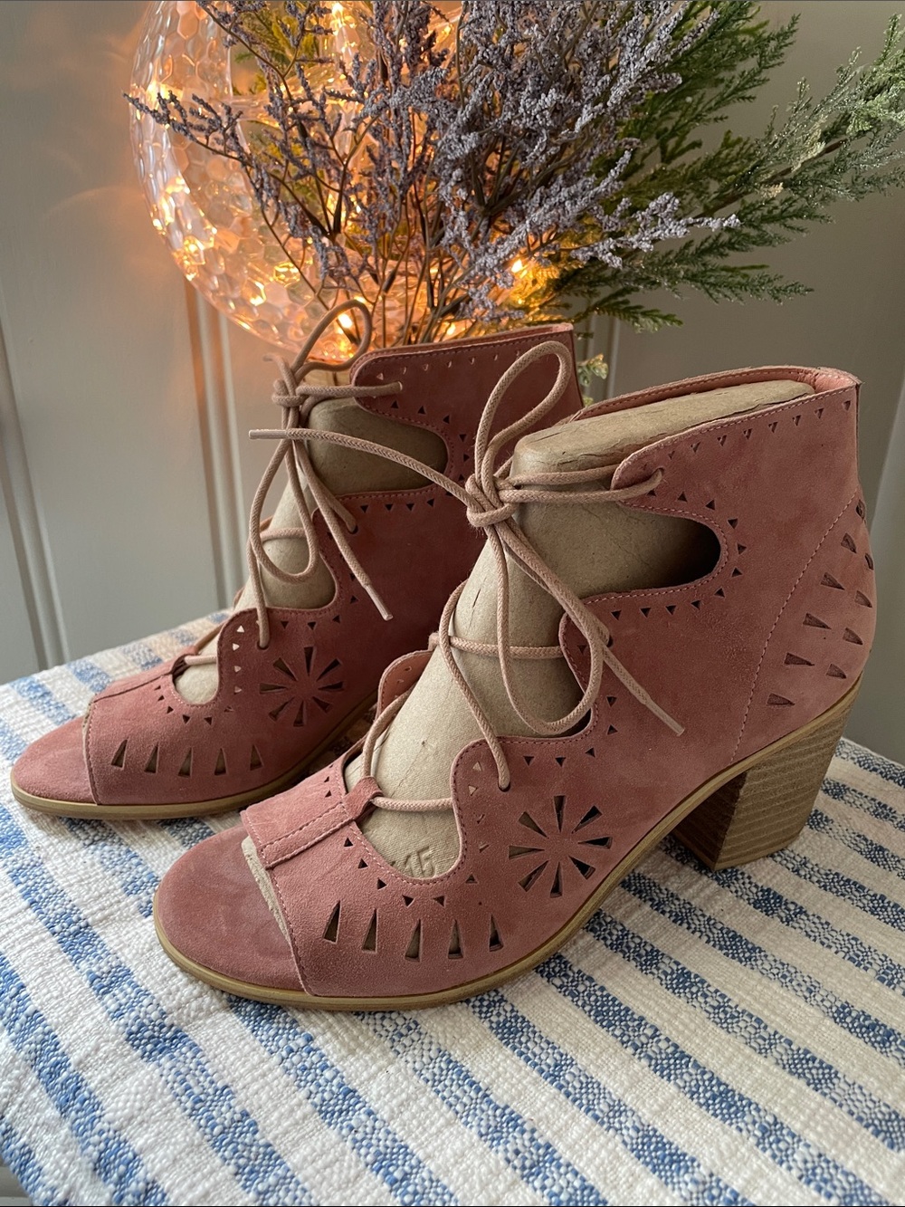 Silent D: Blush Suede Heel